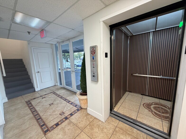 600 NW 35th Ave, Miami, FL à louer - Photo de l’immeuble – Image 3 sur 19