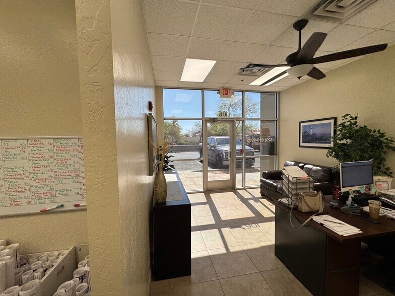8925 W Larkspur Dr, Peoria, AZ à vendre - Photo de l’immeuble – Image 3 sur 7