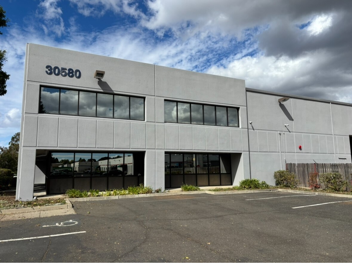 30580 San Antonio St, Hayward, CA à louer Photo de l’immeuble– Image 1 sur 10