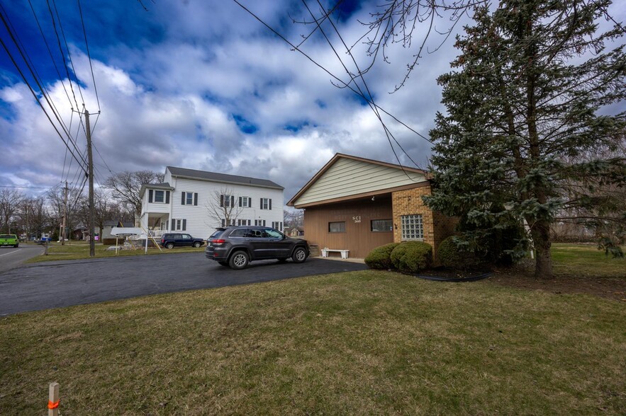 2449 Niagara Rd, Niagara Falls, NY à louer - Photo de l’immeuble – Image 2 sur 31