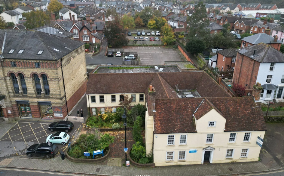 28 West St, Dorking à vendre - Photo de l’immeuble – Image 2 sur 6