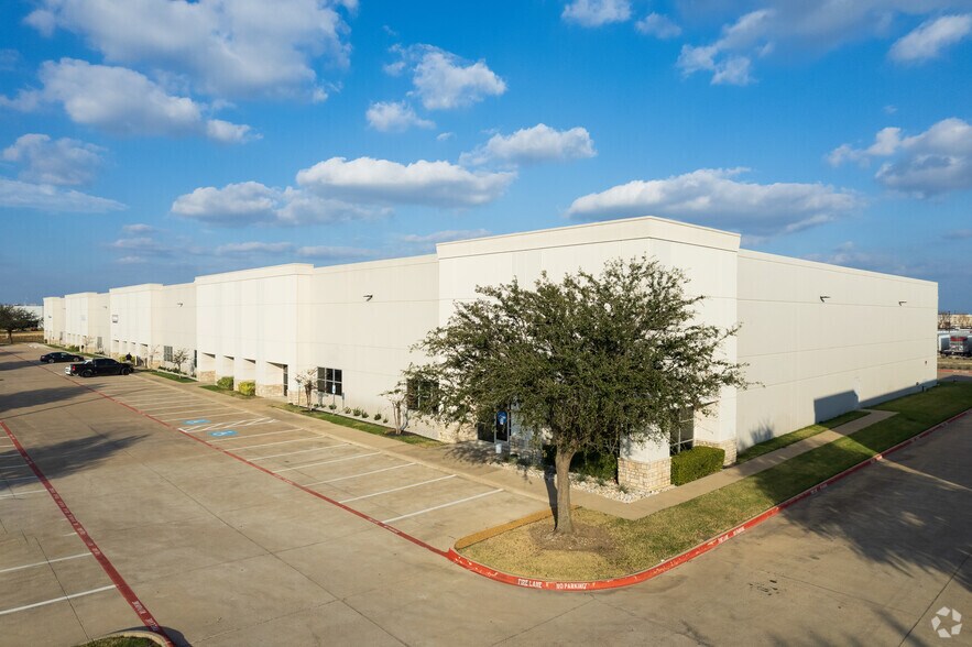 7873-7889 Will Rogers Blvd, Fort Worth, TX à louer - Photo de l’immeuble – Image 2 sur 2