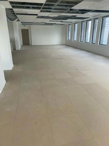 Bureau dans Décines-Charpieu à louer - Photo intérieure – Image 3 sur 7