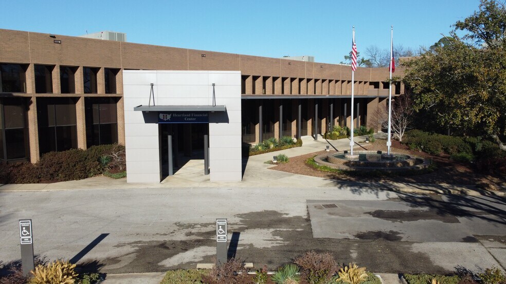 501 Shelley Dr, Tyler, TX à louer - Photo de l’immeuble – Image 3 sur 7