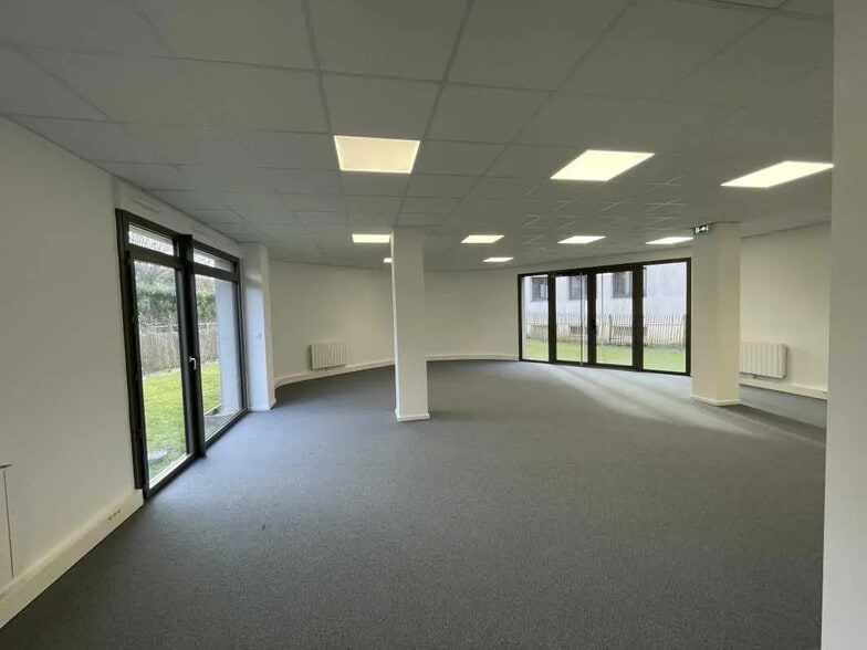 Bureau dans Bihorel à louer - Photo de l’immeuble – Image 3 sur 11