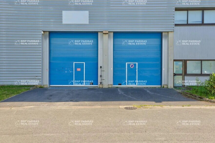 Local d’activités dans Collégien à louer - Photo de l’immeuble – Image 2 sur 3