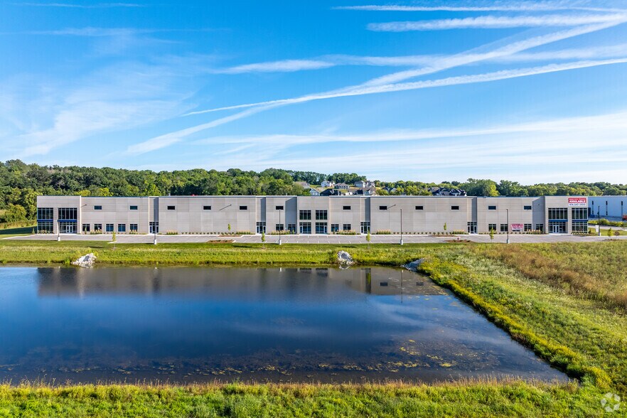 N53W25374 Highlands Court, Sussex, WI à louer - Photo de l’immeuble – Image 3 sur 14