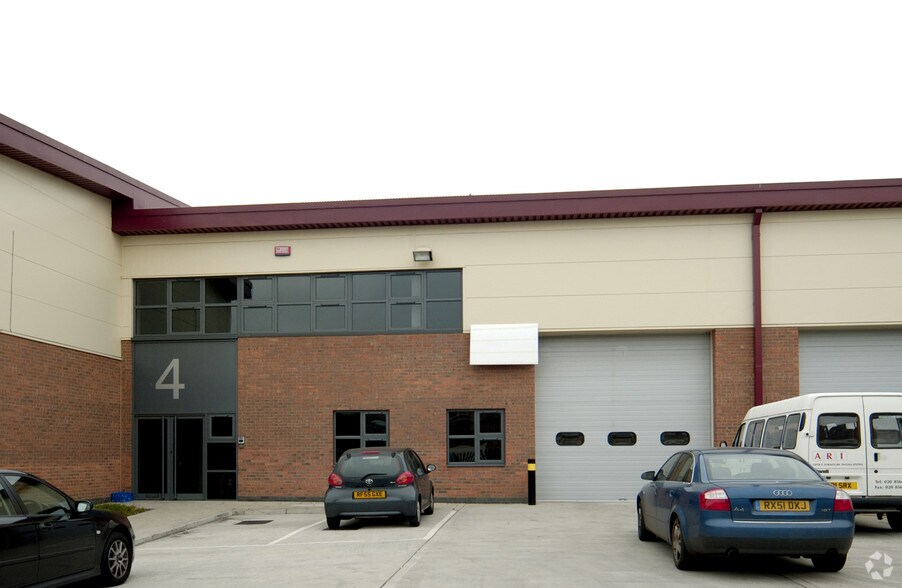 89 Manor Farm Rd, Wembley à vendre - Photo de l’immeuble – Image 2 sur 2