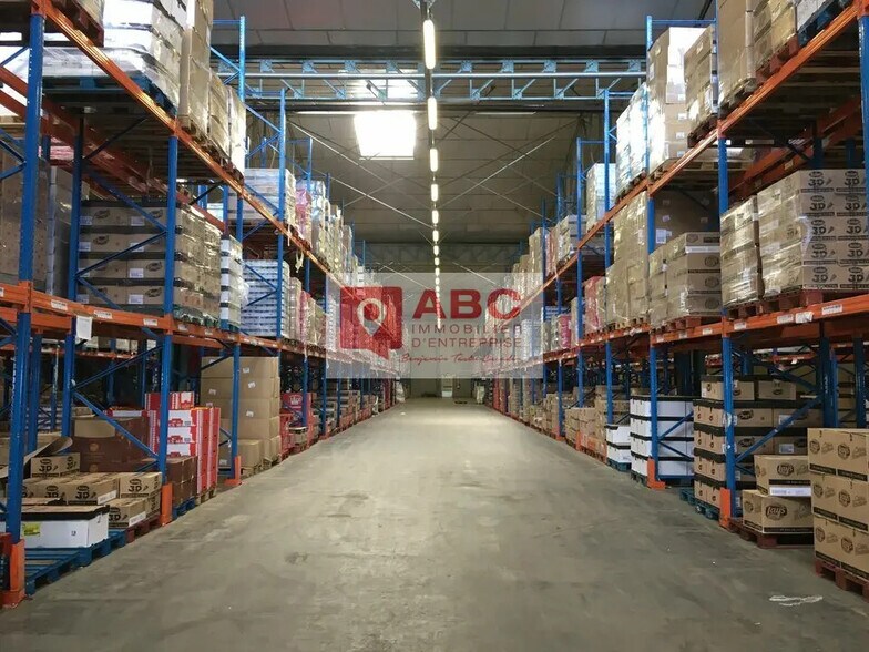 Industriel/Logistique dans Nîmes à louer - Photo de l’immeuble – Image 1 sur 4