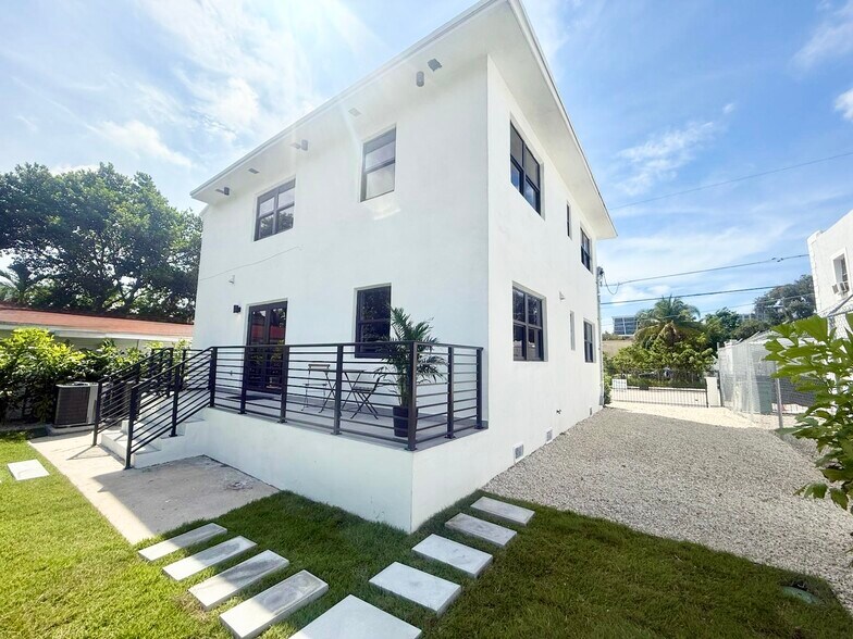 243 NW 32nd St, Miami, FL à vendre - Photo de l’immeuble – Image 2 sur 20