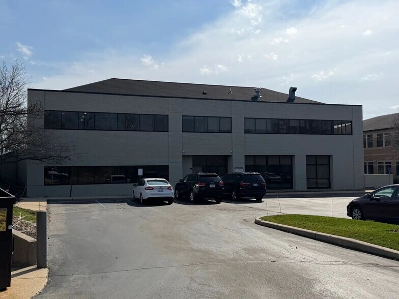 2301 E Paris St SE, Grand Rapids, MI à louer - Photo de l’immeuble – Image 2 sur 8