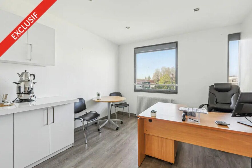 Local d’activités dans Lisses à louer - Photo de l’immeuble – Image 3 sur 5