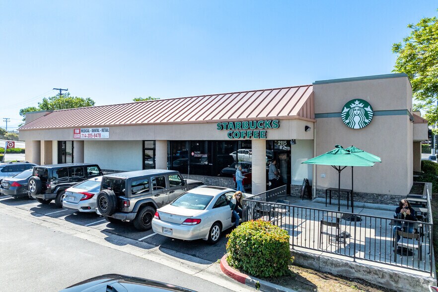 2115 N Tustin St, Orange, CA à louer - Photo de l’immeuble – Image 2 sur 22