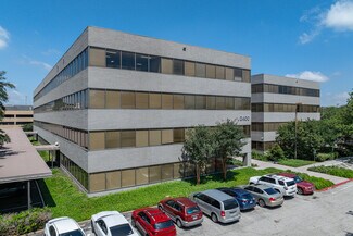 Plus de détails pour 2400 Augusta Dr, Houston, TX - Différents types d’espaces à louer
