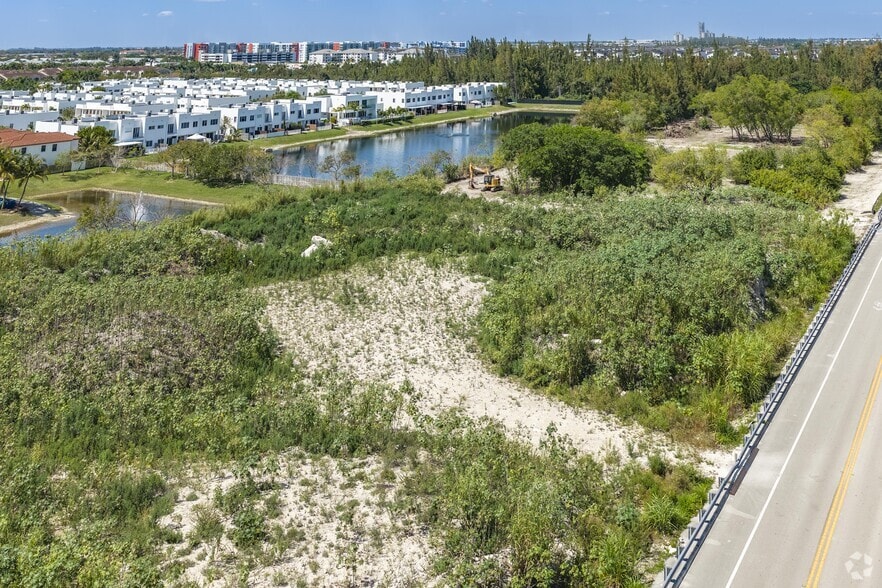 7150 NW 102nd Ave, Doral, FL à vendre - Photo de l’immeuble – Image 2 sur 20