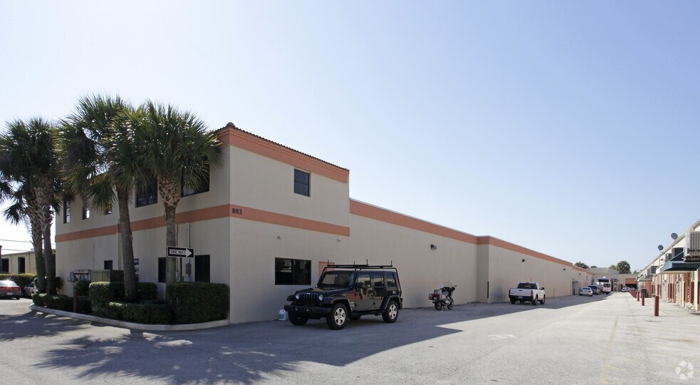 803 Maplewood Dr, Jupiter, FL à vendre - Photo de l’immeuble – Image 2 sur 44