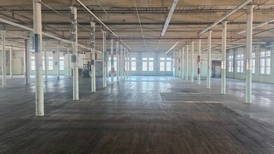 159 Singleton St, Woonsocket, RI à louer Photo intérieure– Image 2 sur 10