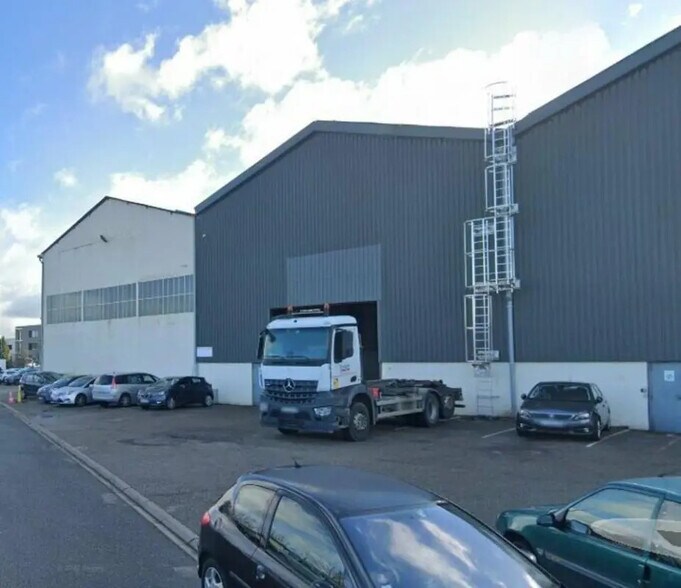 2 Chemin Du Génie, Vénissieux à louer - Photo de l’immeuble – Image 1 sur 4