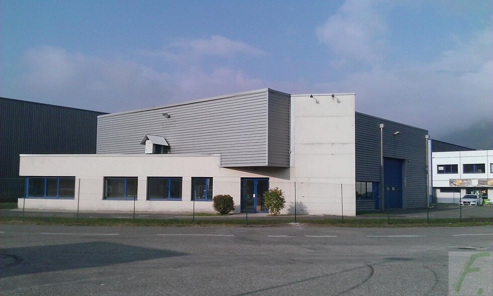 Industriel/Logistique dans Crolles à louer - Photo de l’immeuble – Image 3 sur 3