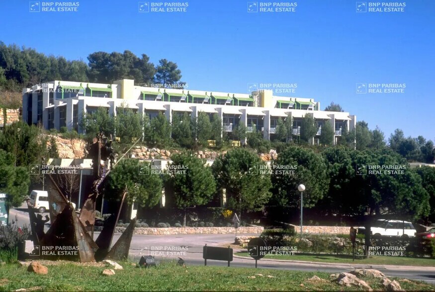 Local d’activités dans Valbonne à louer - Photo de l’immeuble – Image 1 sur 31