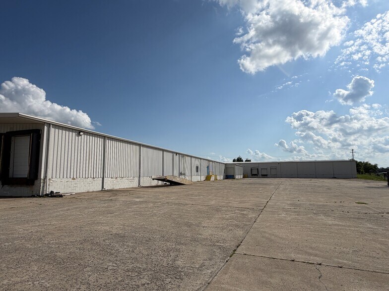 198 Trojan St, Mount Sterling, KY à louer - Photo de l’immeuble – Image 3 sur 18