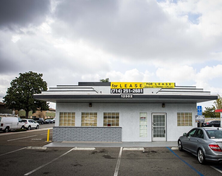 12582 Garden Grove Blvd, Garden Grove, CA à louer - Photo de l’immeuble – Image 1 sur 14