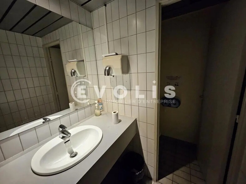 Local d’activités dans Vitry-sur-Seine à louer - Photo intérieure – Image 2 sur 18