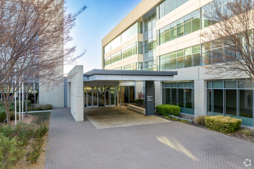 6105 Tennyson Pky, Plano, TX à louer - Photo principale – Image 1 sur 9
