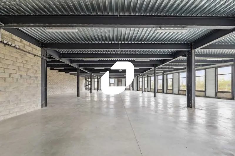 Local d'activités dans Tremblay-en-France à vendre - Photo de l’immeuble – Image 1 sur 22