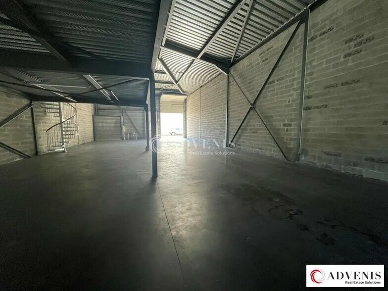 Local d’activités dans Le Taillan-Médoc à louer - Photo de l’immeuble – Image 3 sur 9