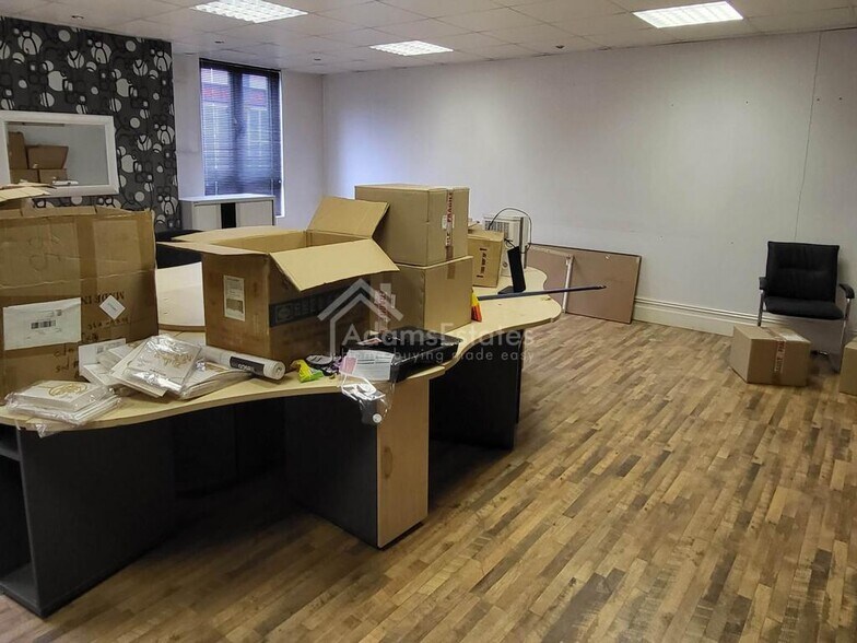 6 Crackenedge Ln, Dewsbury à louer - Photo de l’immeuble – Image 3 sur 5