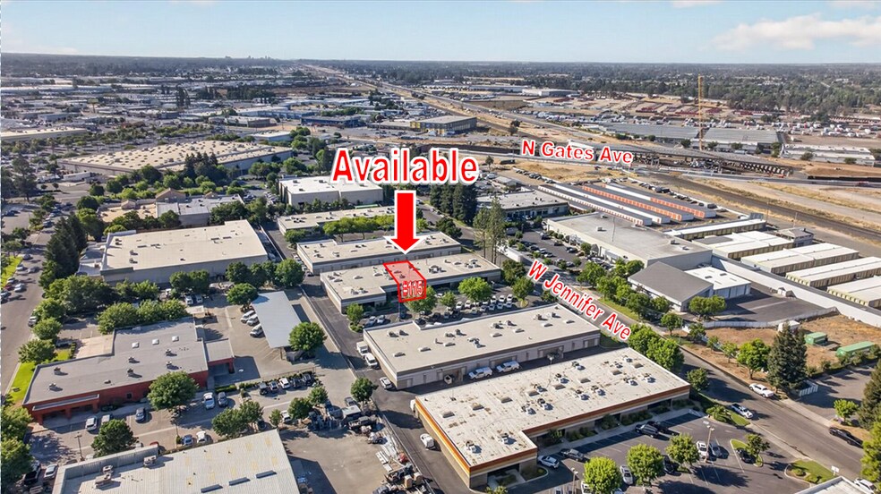 4672 W Jennifer Ave, Fresno, CA à louer - Photo de l’immeuble – Image 1 sur 16