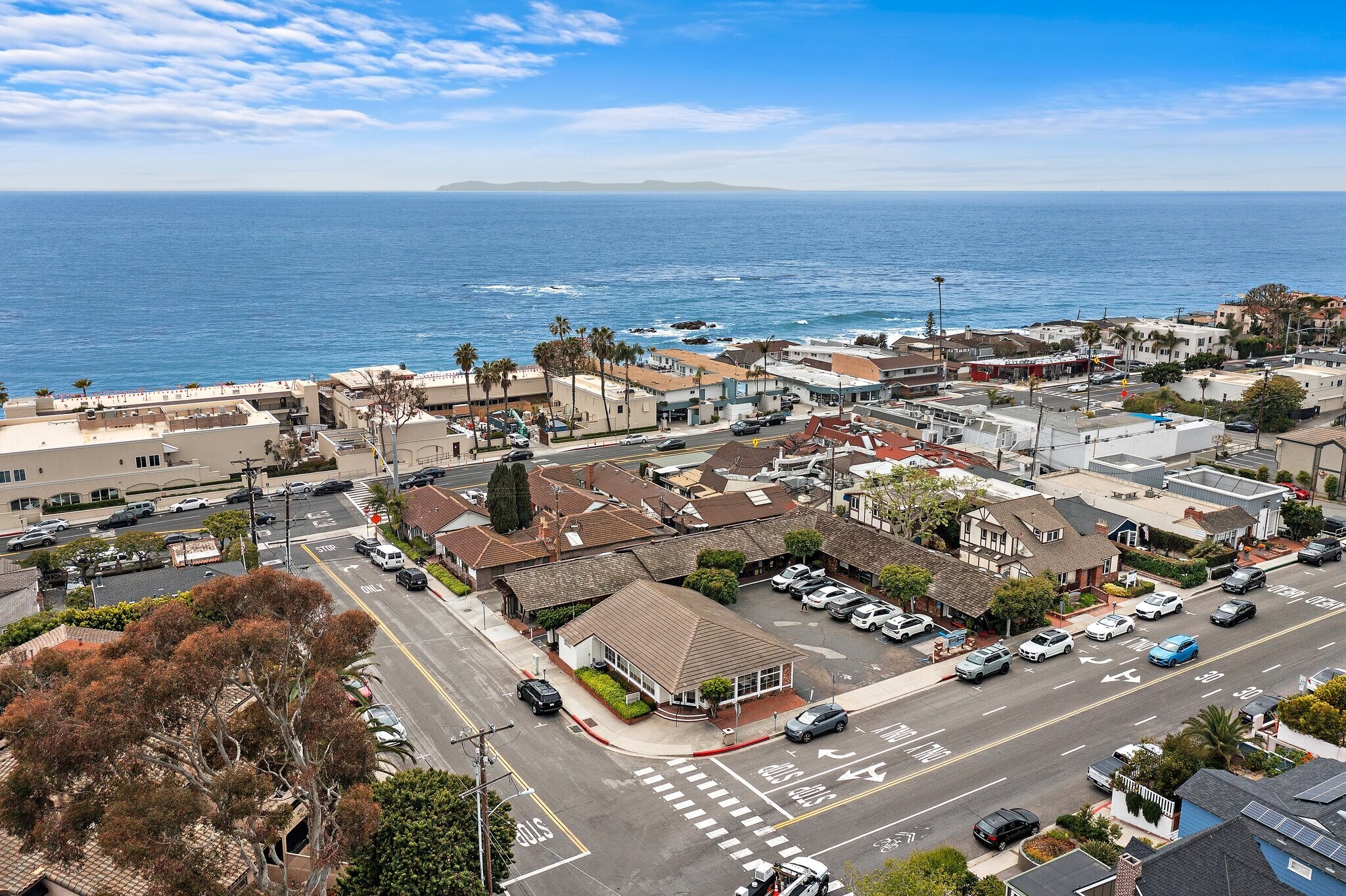 1495 Glenneyre St, Laguna Beach, CA à louer Photo de l’immeuble– Image 1 sur 20