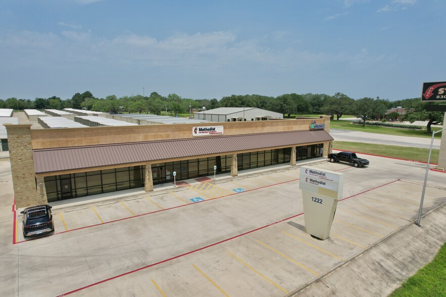 1222 W Oaklawn Rd, Pleasanton, TX à louer - Photo de l’immeuble – Image 3 sur 4