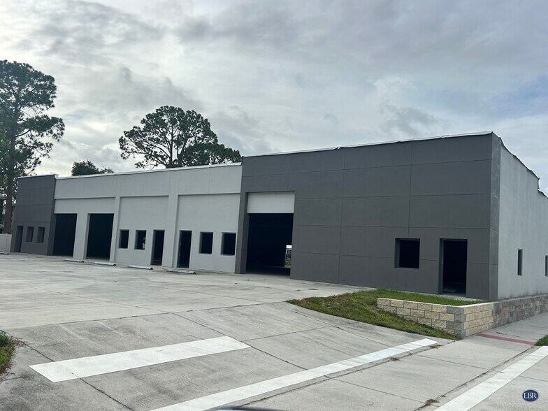 1765 Jack Oates, Rockledge, FL à louer - Photo de l’immeuble – Image 1 sur 4