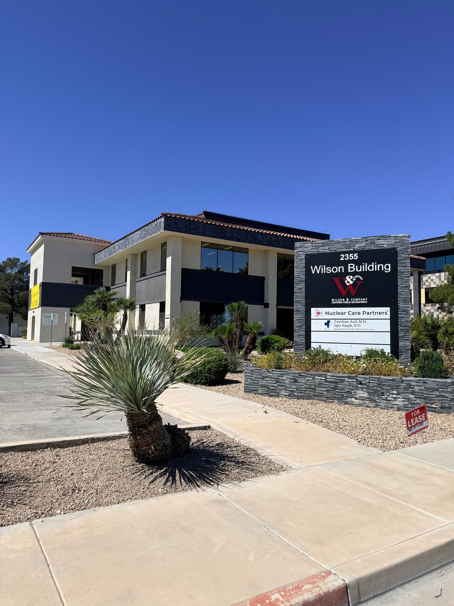 2355 Red Rock St, Las Vegas, NV à louer Photo de l’immeuble– Image 1 sur 13