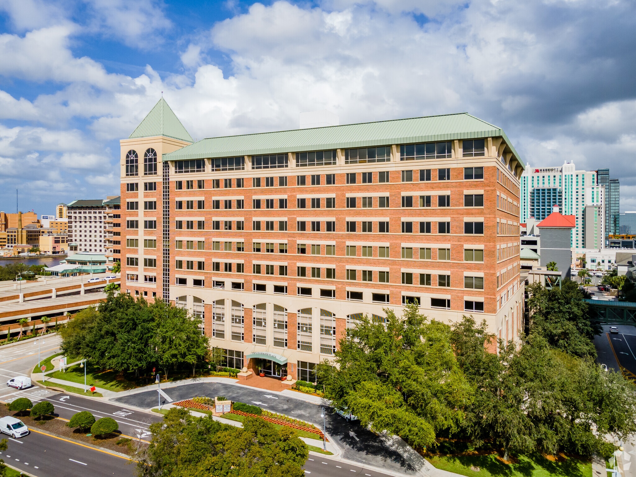 302 Knights Run Ave, Tampa, FL à louer Photo principale– Image 1 sur 12