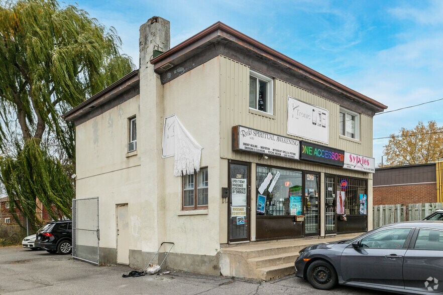 405 Mcarthur Av, Ottawa, ON à louer - Photo principale – Image 1 sur 4