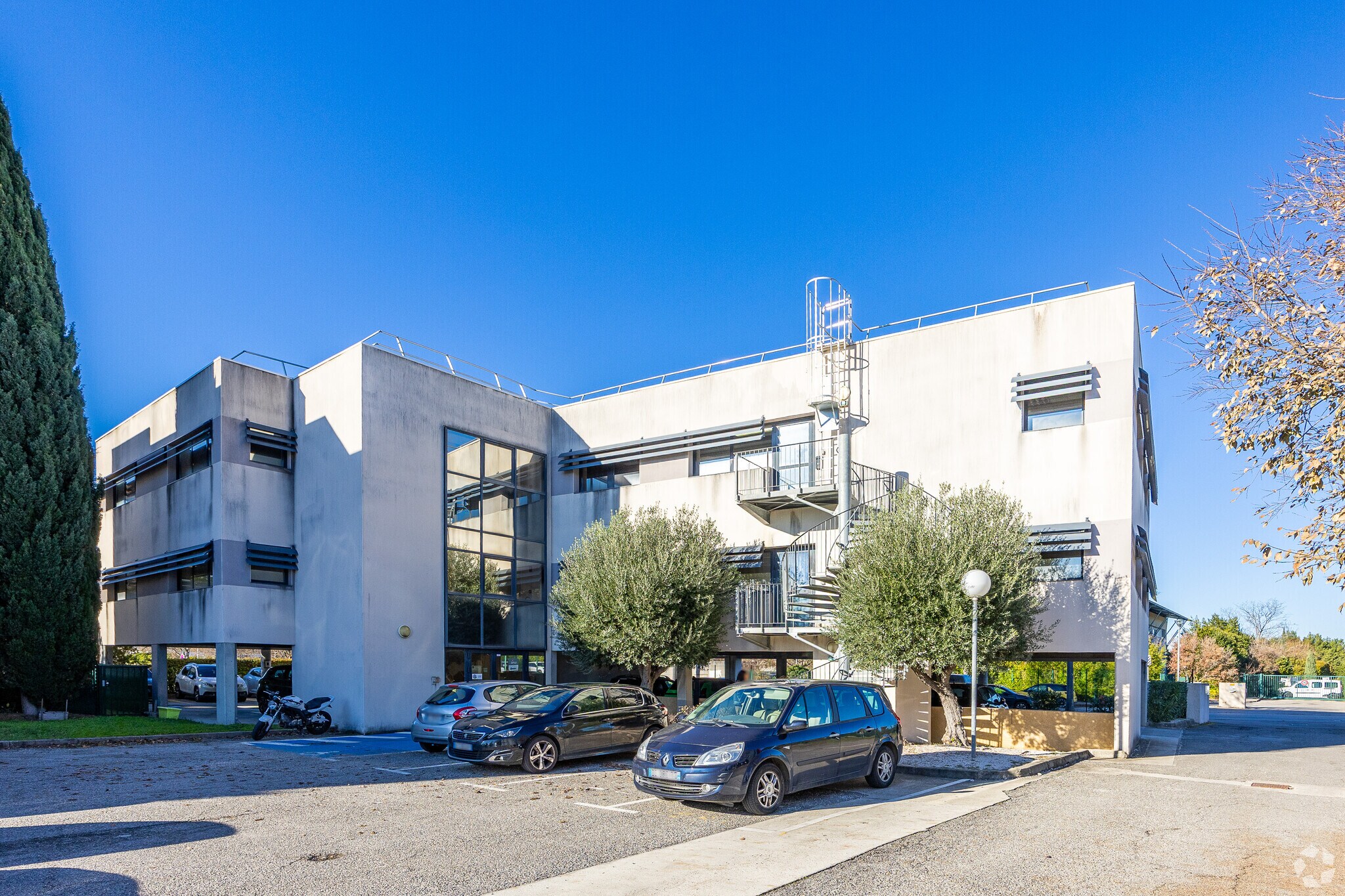 210 Rue Frédéric Joliot Curie, Aix-en-Provence à vendre Photo principale– Image 1 sur 8