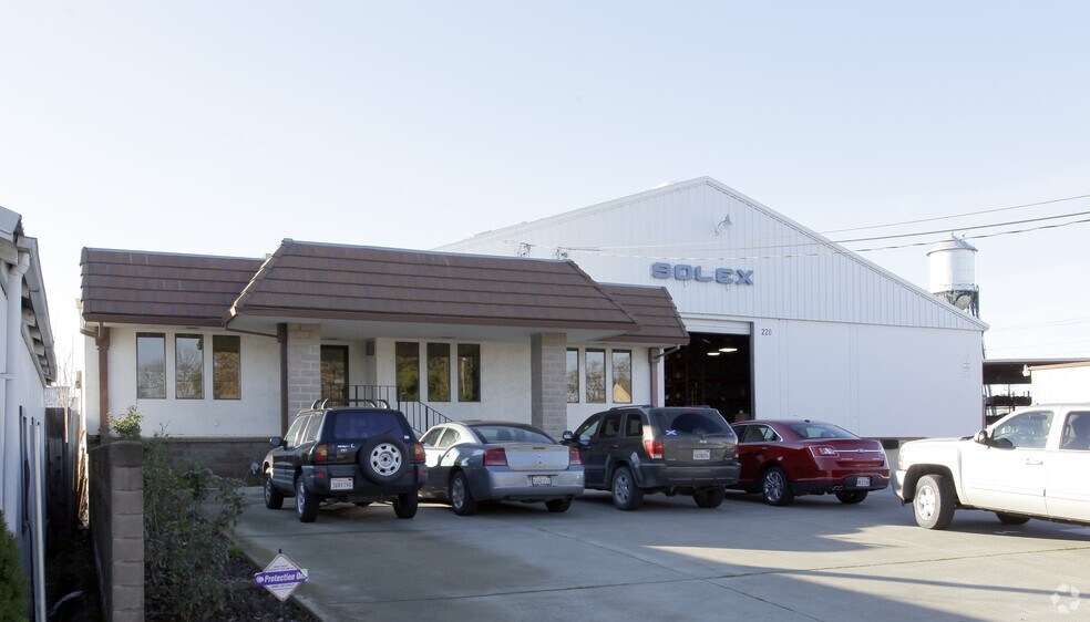 220 S Jefferson St, Dixon, CA à vendre - Photo de l’immeuble – Image 2 sur 4