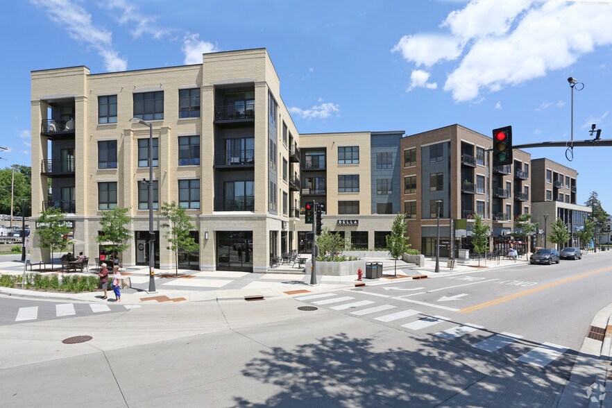 7400 W State St, Wauwatosa, WI à louer - Photo de l’immeuble – Image 3 sur 6