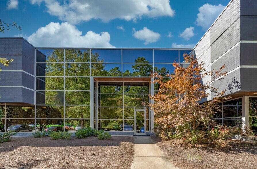 9006 Perimeter Woods Dr, Charlotte, NC à louer - Photo de l’immeuble – Image 2 sur 28