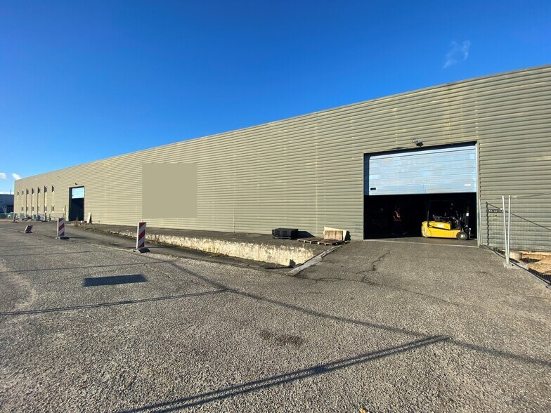 Local d'activités dans Blanquefort à vendre - Photo de l’immeuble – Image 3 sur 15