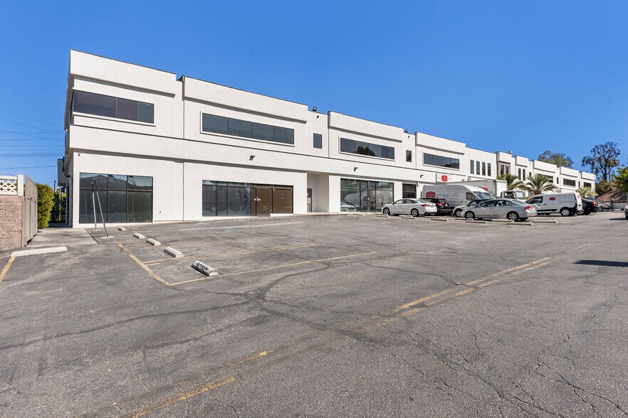 5535-5551 Balboa Blvd, Encino, CA à louer - Photo de l’immeuble – Image 2 sur 10