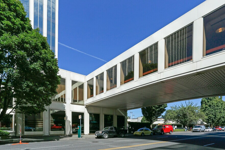 825 NE Multnomah St, Portland, OR à louer - Photo de l’immeuble – Image 3 sur 5