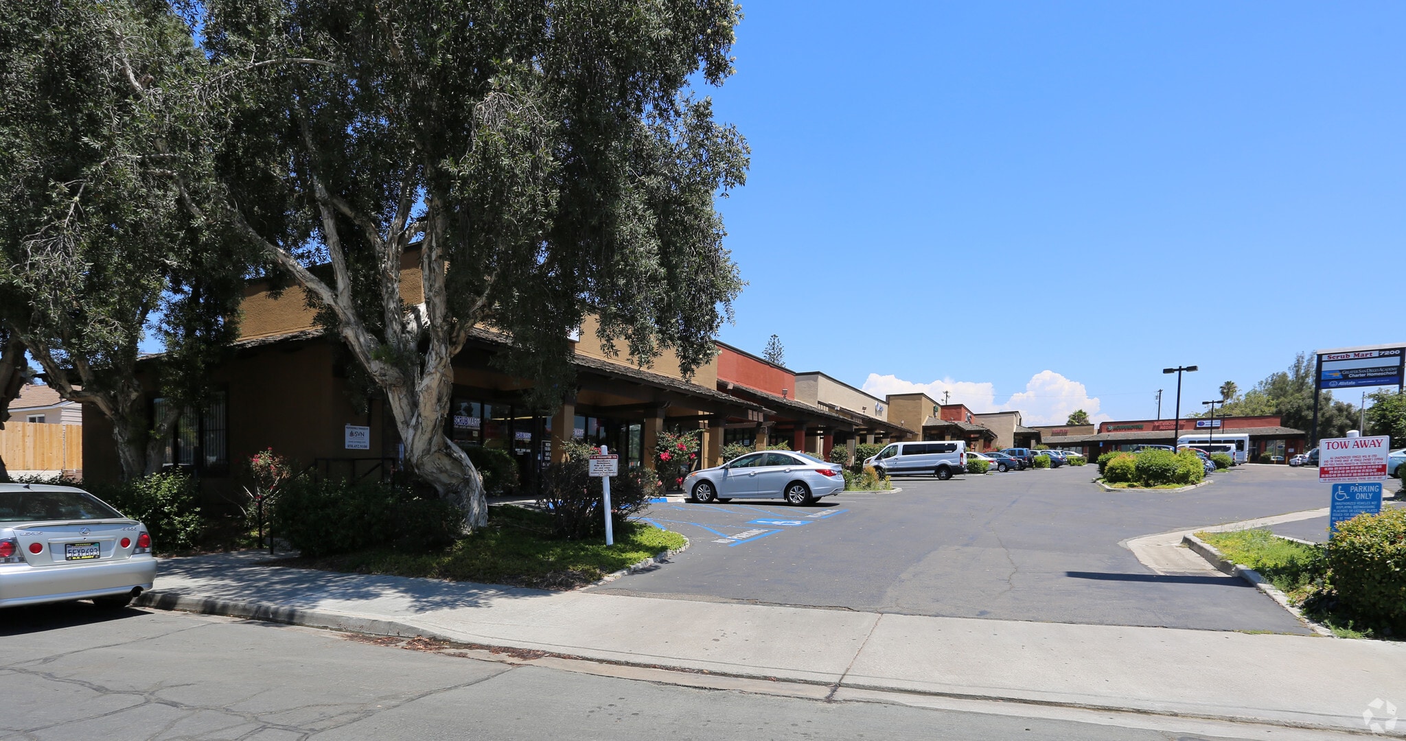 7200 Parkway Dr, La Mesa, CA à louer Photo principale– Image 1 sur 2