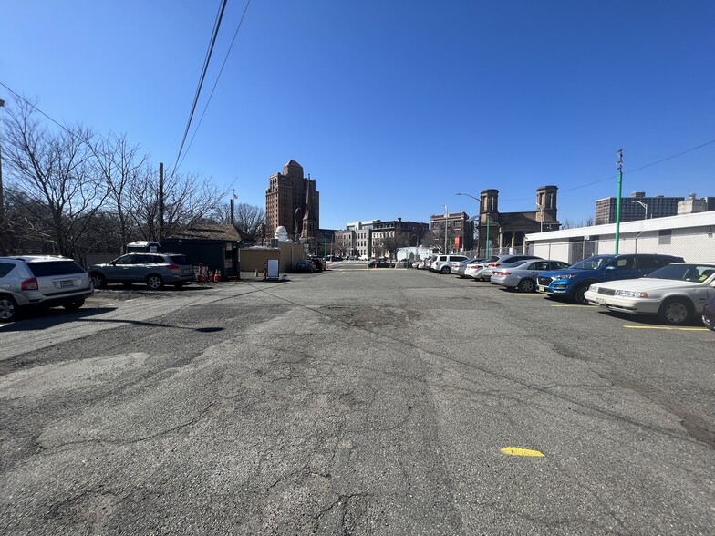 1042-1044 Broad St, Newark, NJ à louer - Photo de l’immeuble – Image 3 sur 3