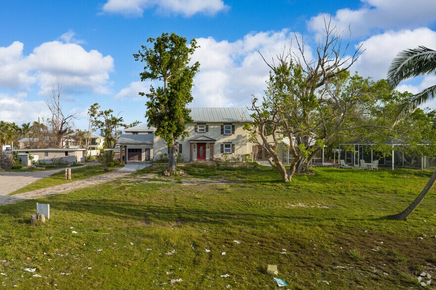 175 Bahia Via, Fort Myers, FL à vendre - Photo de l’immeuble – Image 3 sur 20