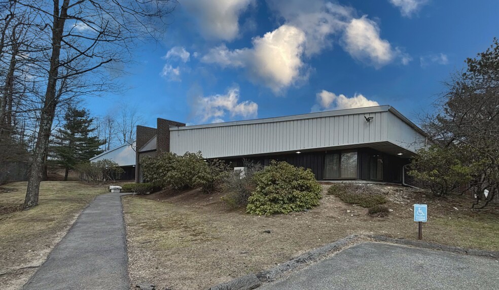 130 Goddard Memorial Dr, Worcester, MA à vendre - Photo de l’immeuble – Image 1 sur 8