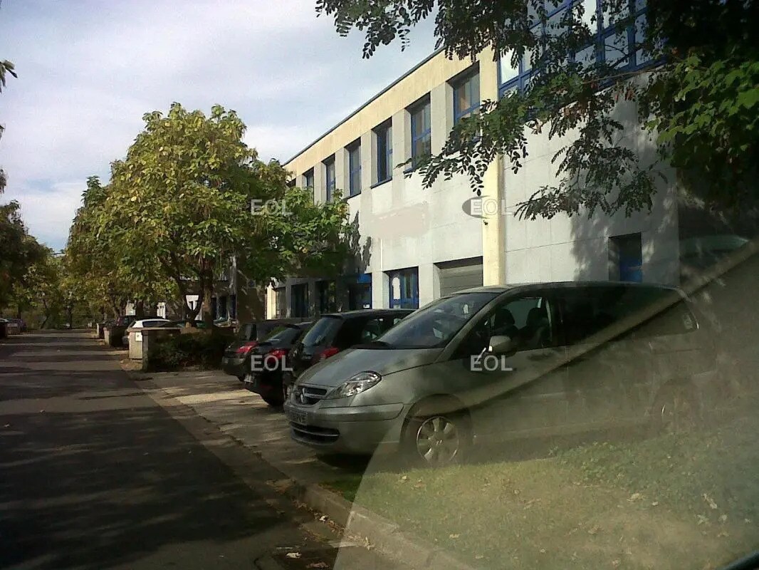 Local d'activités dans Croissy-Beaubourg à vendre Photo de l’immeuble– Image 1 sur 12